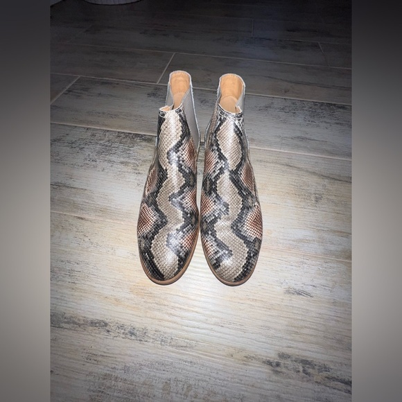 Frye & Co. Mila Chelsea Boots Taupe Snake Embossed Leather Size 9 - Picture 8 of 8